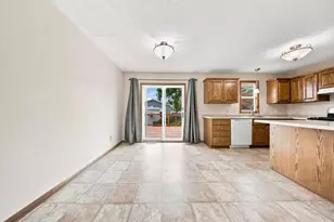 2643 Guthrie Ave N, Oakdale, MN 55128 - Photo 8