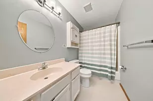 2643 Guthrie Ave N, Oakdale, MN 55128 - Photo 18