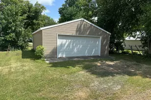 305 Arnold Ave S, Thief River Falls, MN 56701 - Photo 1