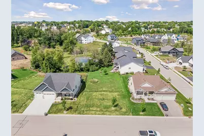 1946 Woods Point, Waconia, MN 55387 - Photo 4