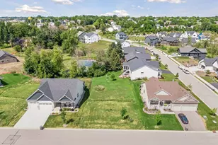 1946 Woods Pt, Waconia, MN 55387 - Photo 4