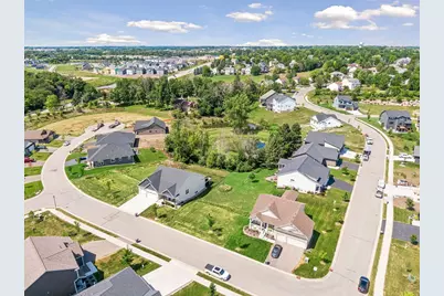 1946 Woods Point, Waconia, MN 55387 - Photo 2