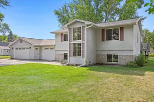 720 W 2nd St, Rush City, MN 55069 - Photo 2