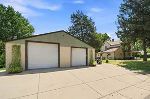 201 N Linden St, Belle Plaine, MN 56011 - Photo 2