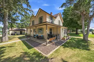 201 N Linden St, Belle Plaine, MN 56011 - Photo 1