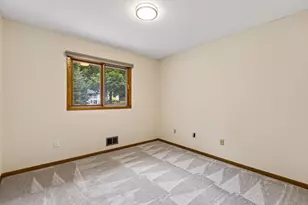 401 Mission Road W, Bloomington, MN 55420 - Photo 22
