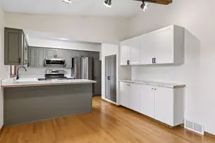 401 Mission Road W, Bloomington, MN 55420 - Photo 10