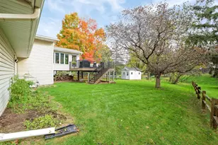 10359 Huntington Dr, Eden Prairie, MN 55347 - Photo 44