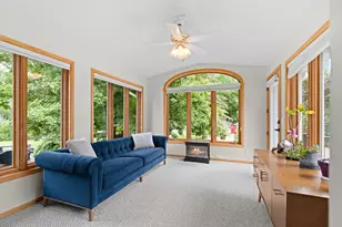 10359 Huntington Dr, Eden Prairie, MN 55347 - Photo 12