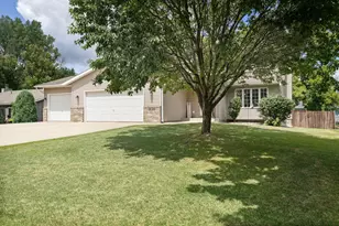 2040 Greenwood Dr, Owatonna, MN 55060 - Photo 2
