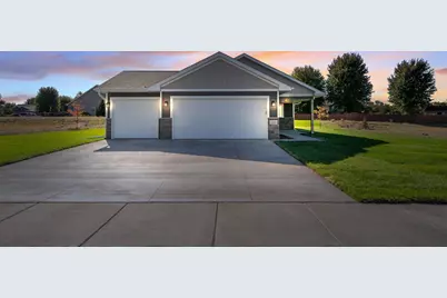 301 Gateway Parkway, Osceola, WI 54020 - Photo 2