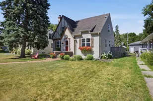 1258 2nd St N, Fargo, ND 58102 - Photo 2
