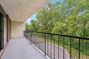 2445 Londin Ln E, Maplewood, MN 55119 - Photo 22