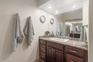 2445 Londin Ln E, Maplewood, MN 55119 - Photo 16