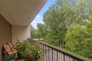 2445 Londin Ln E, Maplewood, MN 55119 - Photo 20
