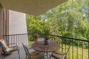 2445 Londin Ln E, Maplewood, MN 55119 - Photo 18