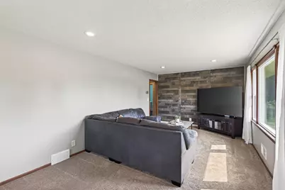 8817 Oakland Avenue S, Bloomington, MN 55420 - Photo 8