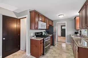 8817 Oakland Ave S, Bloomington, MN 55420 - Photo 4