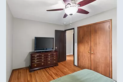 8817 Oakland Avenue S, Bloomington, MN 55420 - Photo 10