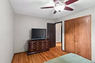 8817 Oakland Ave S, Bloomington, MN 55420 - Photo 10