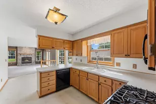 8020 Hidden Ct, Chanhassen, MN 55317 - Photo 8