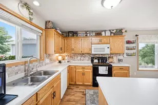 740 Texas Ave NW, Hutchinson, MN 55350 - Photo 8