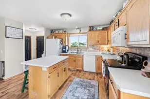 740 Texas Ave NW, Hutchinson, MN 55350 - Photo 6