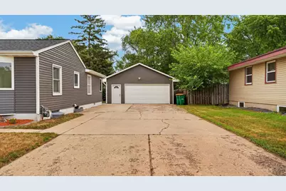 9041 Portland Avenue S, Bloomington, MN 55420 - Photo 4