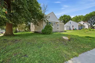 954 Victoria St, Fairmont, MN 56031 - Photo 2