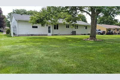 1407 9th Street NW, Austin, MN 55912 - Photo 2