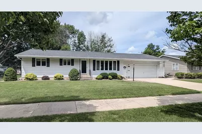 1407 9th Street NW, Austin, MN 55912 - Photo 1