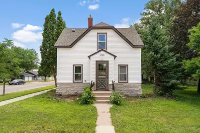 205 Adams Street SE, Hutchinson, MN 55350 - Photo 2