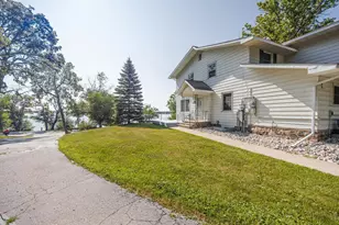 1104 W Lake Dr, Detroit Lakes, MN 56501 - Photo 2