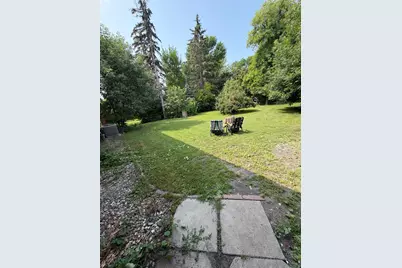 805 Elm Avenue S, Hallock, MN 56728 - Photo 2