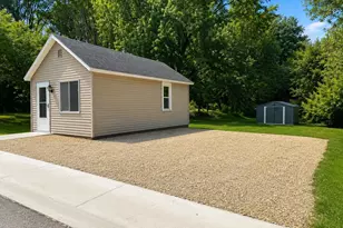 613 S Grant St, Houston, MN 55943 - Photo 2