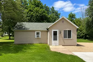 613 S Grant St, Houston, MN 55943 - Photo 1