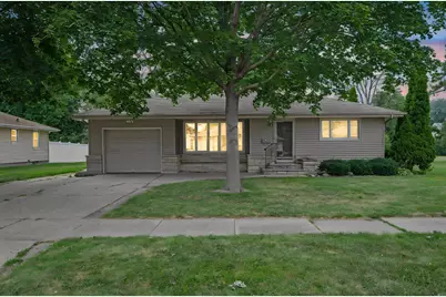 512 S Orient Street, Fairmont, MN 56031 - Photo 2