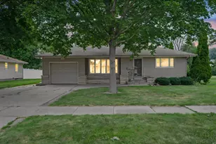 512 S Orient St, Fairmont, MN 56031 - Photo 2