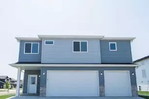 4887 Hampton Cir S, Moorhead, MN 56560 - Photo 2