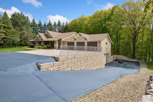 18677 Ponderosa Ct, Eden Prairie, MN 55347 - Photo 2