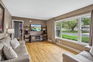 4616 Nord Dr, Bloomington, MN 55437 - Photo 2
