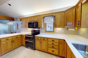 2017 Highland Ave, Albert Lea, MN 56007 - Photo 6