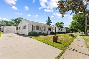 1624 4th St S, Moorhead, MN 56560 - Photo 2