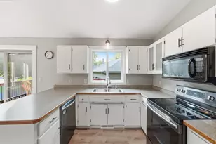 5652 W Oakes Dr, Saint Cloud, MN 56303 - Photo 6