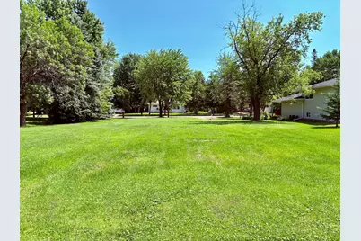 515 Main Avenue S, Baudette, MN 56623 - Photo 2