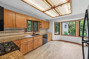 7238 Taffy Way, Eden Prairie, MN 55346 - Photo 4
