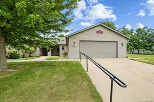 615 Sandy Ct, Wanamingo, MN 55983 - Photo 1