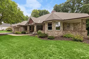 2488 Hillwood Dr E, Maplewood, MN 55119 - Photo 2