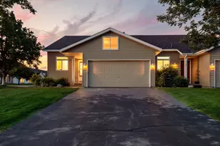 4244 Jarmann Ln, Shakopee, MN 55379 - Photo 1