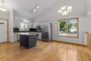 4244 Jarmann Ln, Shakopee, MN 55379 - Photo 10